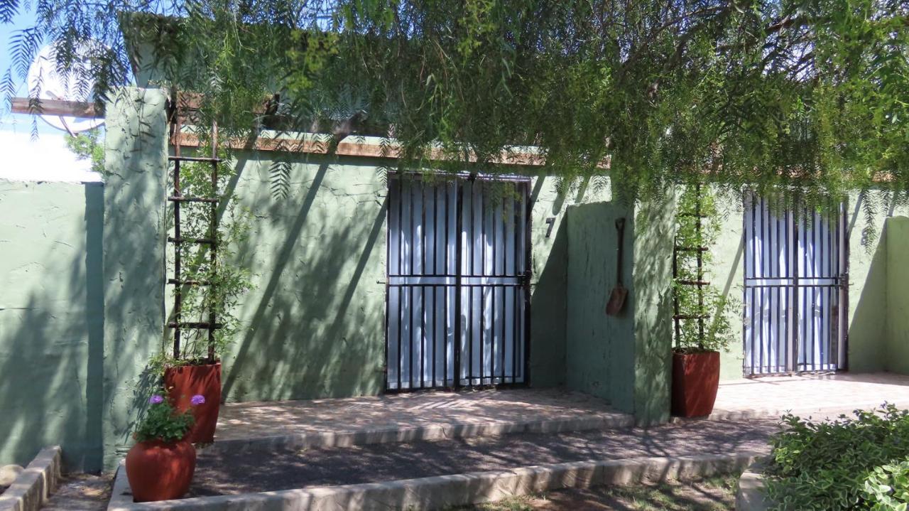 Die Windpomp Gastehuis Beaufort West Exterior photo
